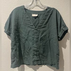 Universal Thread Linen Blend Cropped
V-neck Top Olive Green